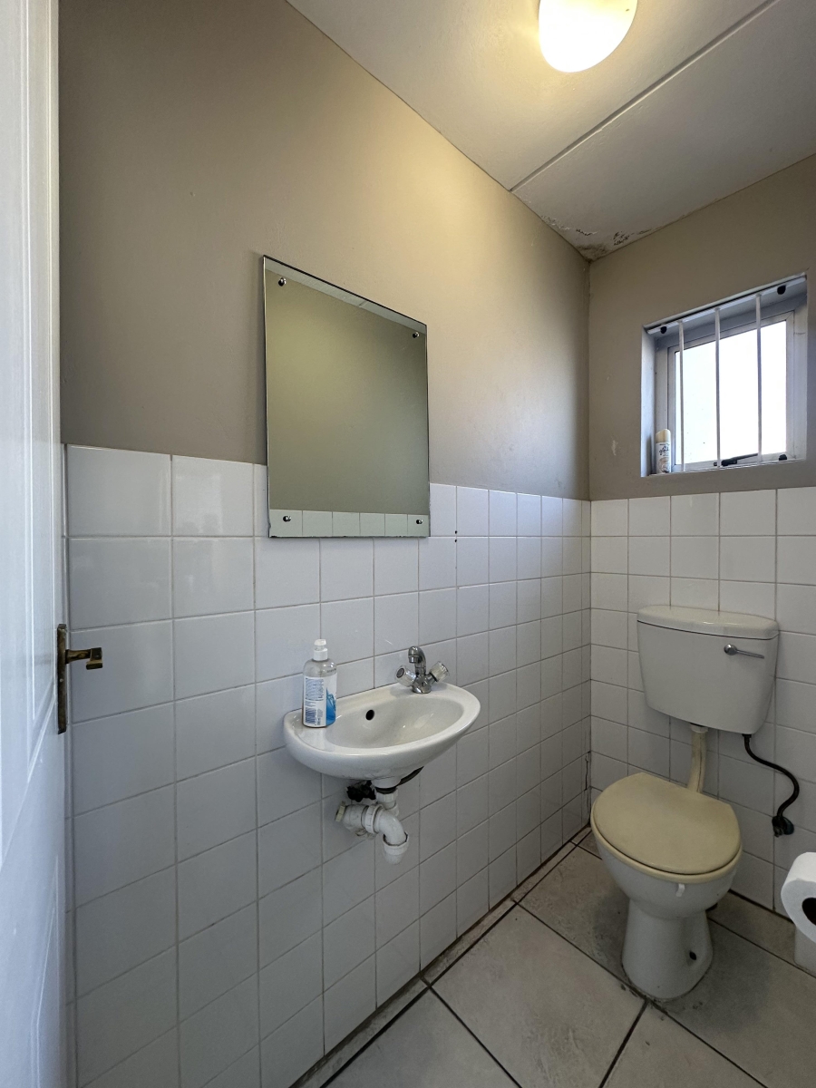 To Let commercial Property for Rent in Killarney Gardens Western Cape